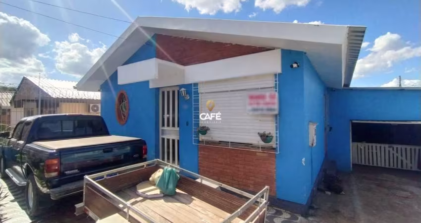 Casa com 3 dormitórios e amplo pátio e garagem