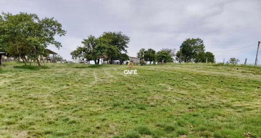 Lindo Sitio, ótima localização, infraestrutura completa.