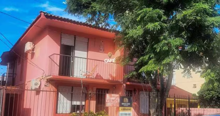 Casa sobrado, bem localizada em Camobi!