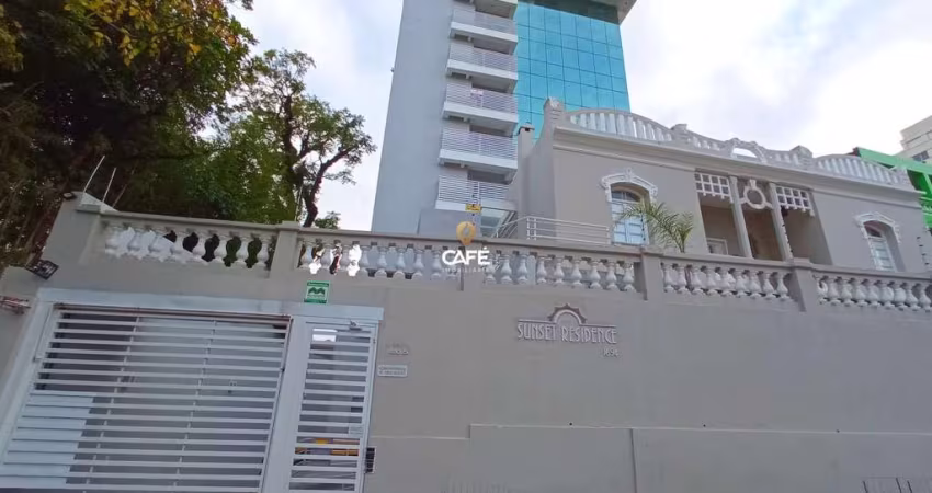 Apto NOVO, centro, 2 dormitórios, sala, cozinha,sacada e garagem