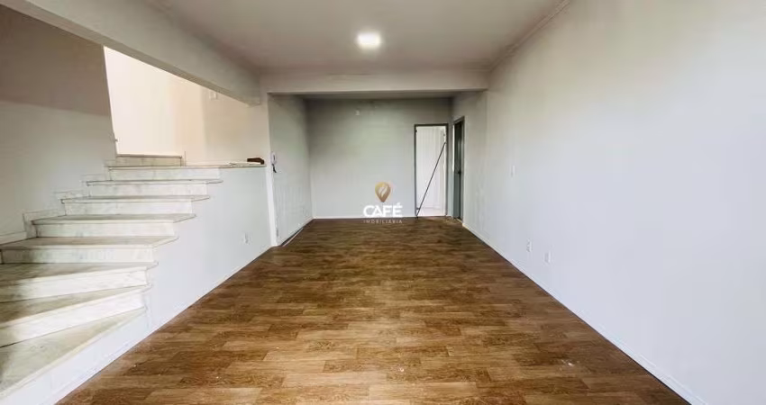 Ampla cobertura com 5 dormitórios sendo 3 deles, suíte.