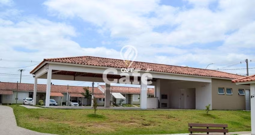 Casa De 2 Dormitórios, Sala de Estar, Banheiro Social, Cozinha, Área de Serviço,