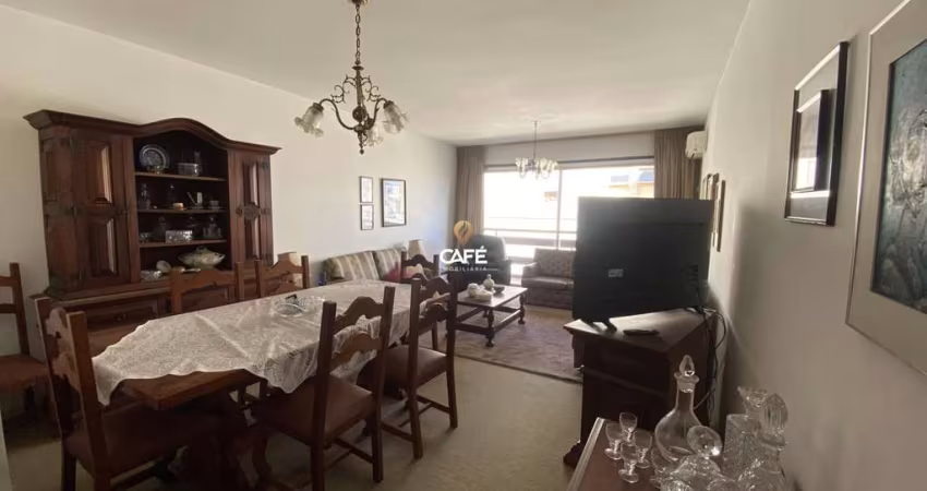 Amplo apartamento no centro de Santa Maria com 3 Dormitórios.