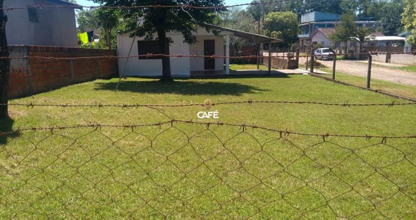 Casa 2 dormitórios com pátio