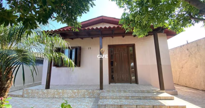 casa de 3 dormitórios, incluindo uma suíte, com uma espaçosa cozinha, salas de e