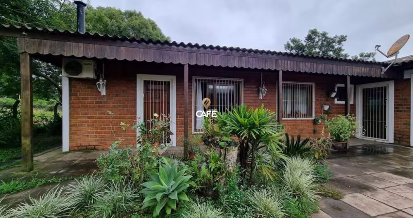 Casa com 4 dormitórios em localização tranquila.