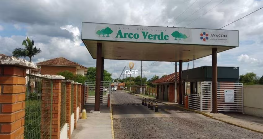 Apartamento De 2 Dormitórios, Sala De Estar, Banheiro Social, Cozinha e Garagem