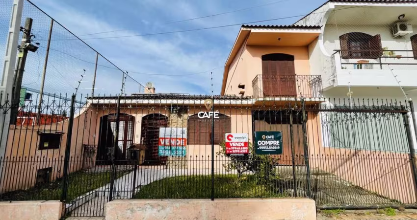 Casa 3 dormitórios, 3 banheiros e ampla garagem; Localizada em bairro familiar;
