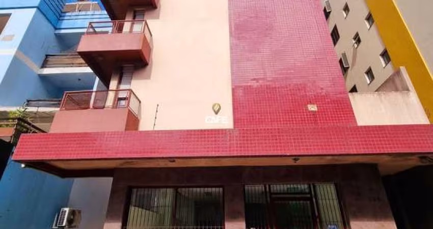 Apto de frente e central, com 3 dormitórios (1 suíte), garagem e elevador!
