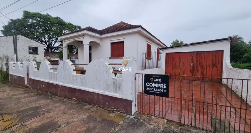 Casa à venda com terreno amplo no bairro Itararé