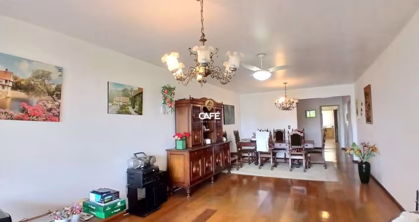 Apartamento no Centro, 4 dormitórios, 1 suíte, 3 banheiros, 2 vagas de garagem