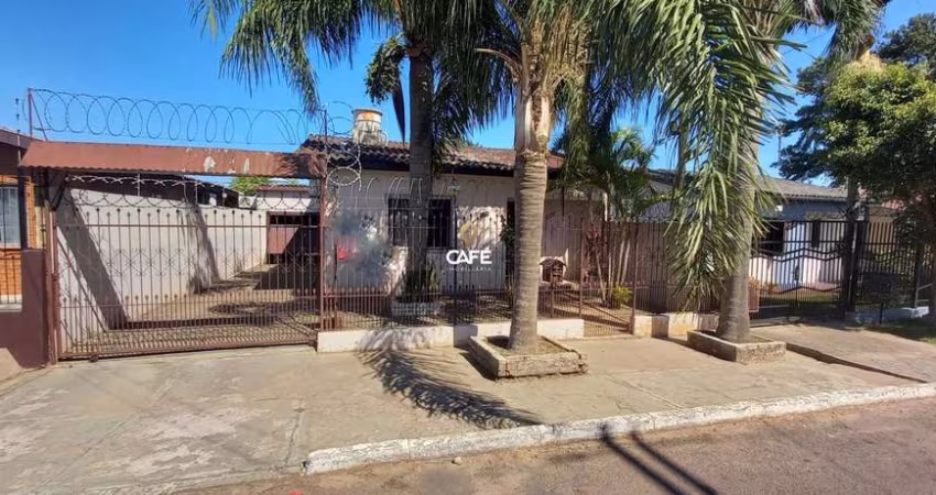 Ótima casa  com piscina à venda no Bairro Parque Pinheiro Machado