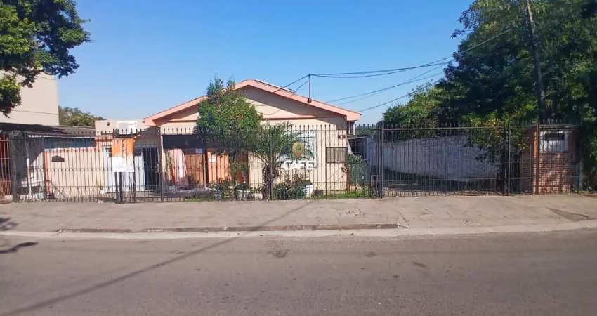 Casa Ampla De 5 Dormitórios, Sala De Estar, 3 Banheiros, Cozinha, Área De Serviç