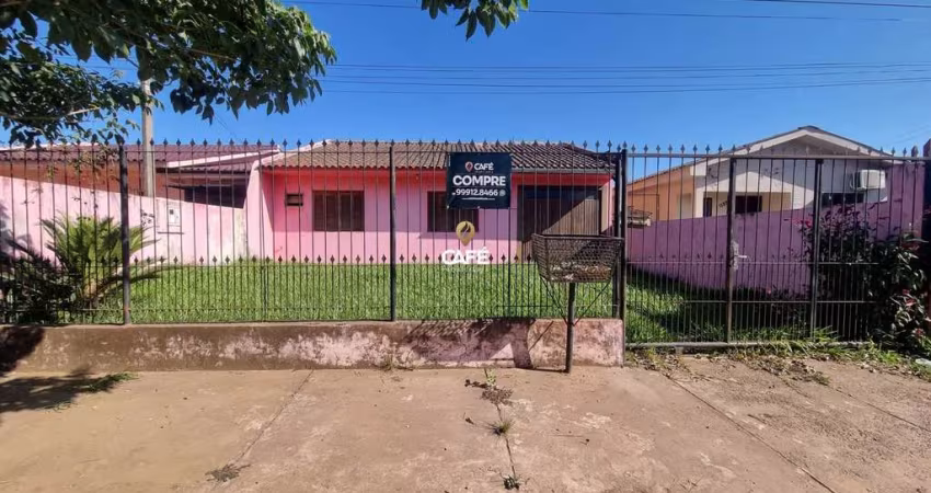 Casa de 3 dormitórios no bairro Pinheiro Machado