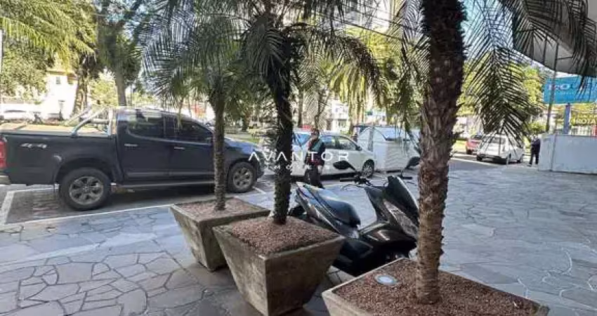 Amplo apartamento no centro de santa maria com 3 dormitórios em frente ao hospit