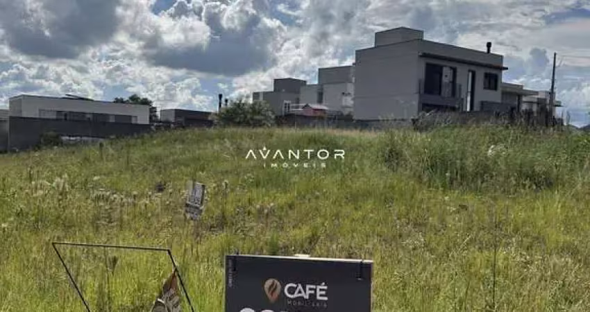 Terreno de esquina com 354m² no codomínio terras de santorini