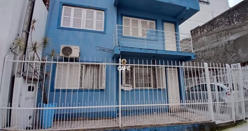 Apartamento Amplo De 3 Dormitórios, Sala Ampla, Banheiro Social, Cozinha, Área D