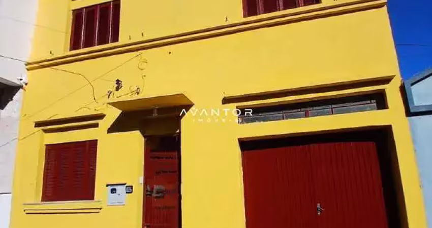 Casa duplex de 3 dormitórios, sala de estar, sala de jantar, 2 banheiros cozinha