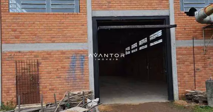 Pavilhão em camobi de 900 m², possui mezanino, salas, banheiros, churrasqueira,