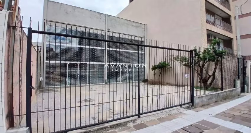Pavilhão central de 287 m² possui escritório, 2 banheiros e estacionamento.