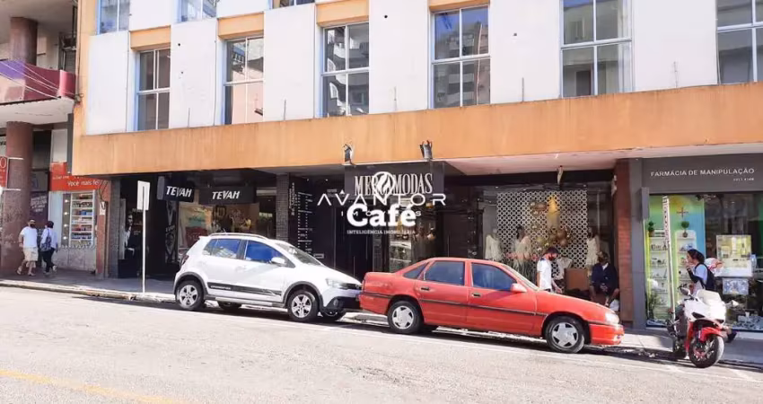 Sala comercial com repartição e banheiro. localizado na rua dr bozano, a poucos