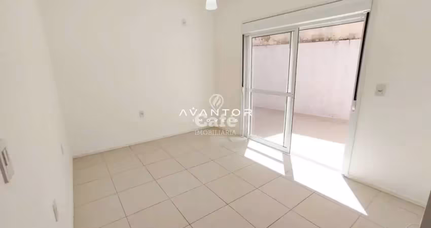 Apartamento amplo com 1 dormitório, churrasqueira, amplo terraço e 2 garagens. b
