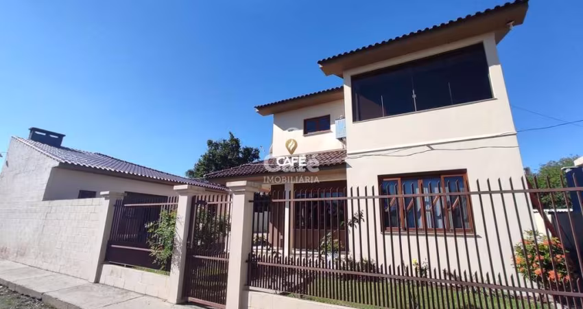 Linda Casa com 3 dormitórios, sendo 2 suítes, amplo pátio, piscina e salão de fe