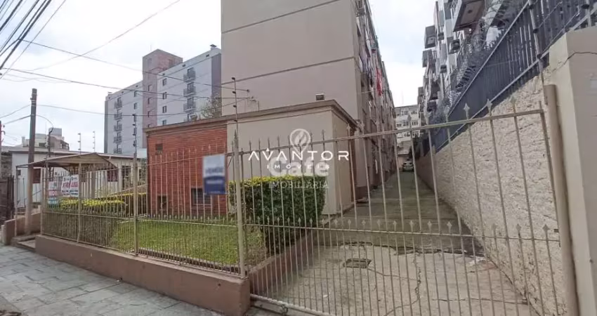 Apartamento central de 3 dormitórios, sala de estar, banheiro social, cozinha e