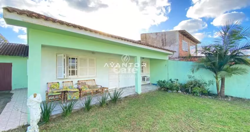 Casa, 3 dormitórios, 2 banheiros, 2 vagas, pátio, pé de platano