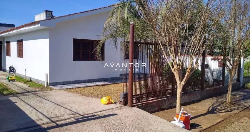 Casa ampla de 3 dormitórios, sala ampla, 2 banheiros, cozinha, área de serviço,