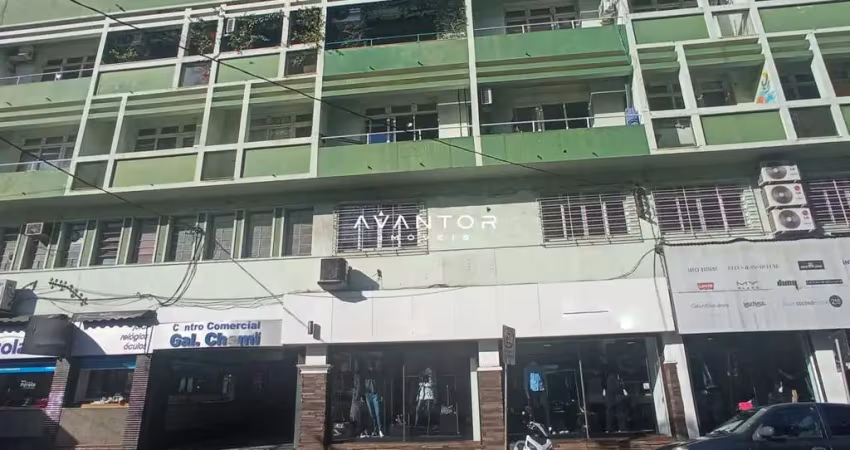 Sala comercial no centro de santa maria de 48 m² com banheiro e área de serviço.