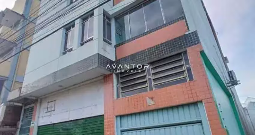 Sala comercial central ampla de 300 m², mais escritório, 3 banheiros e mezanino