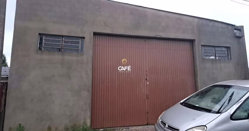Pavilhão Amplo De 250 m² com 2 Banheiro e Estacionamento.