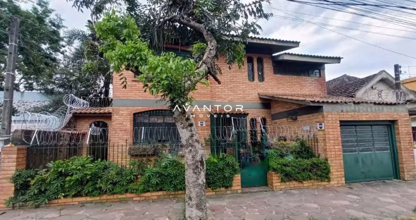 Casa ampla com 4 dormitórios, suíte, sala 2 ambientes, cozinha, 3 banheiros, lar