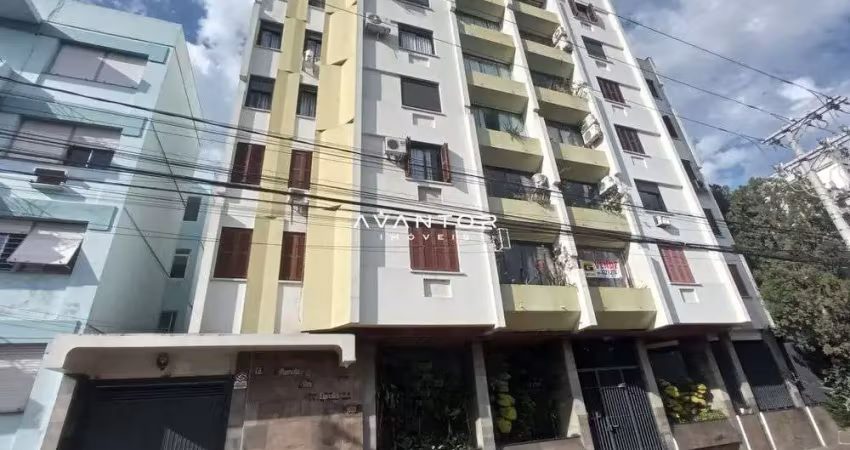 Apartamento central de 3 dormitórios, sala 2 ambientes com lareira, banheiro soc