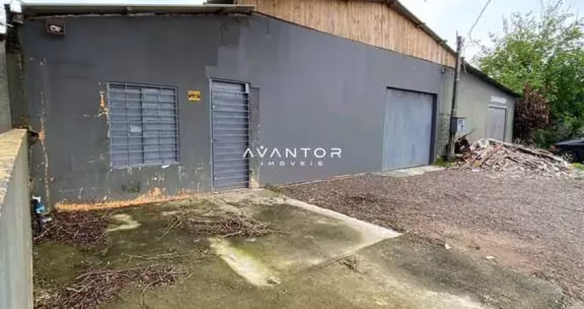 Pavilhão em camobi de 305 m², com banheiro e estacionamento.