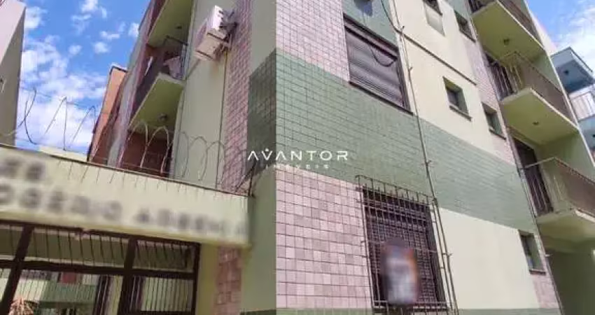 Apartamento no centro de 1 dormitório, sala de estar, banheiro social, área de s