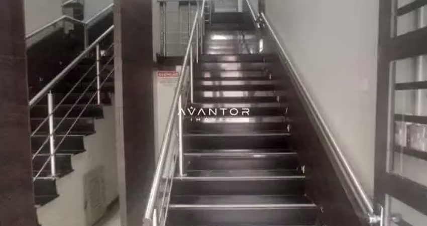 Sala comercial no centro de 70 m², possui recepção (sala de espera), mais 2 sala