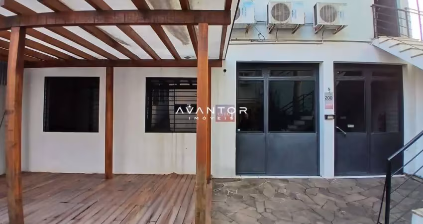 Sala comercial central semi mobiliada de 50 m², com banheiro e área em comum.