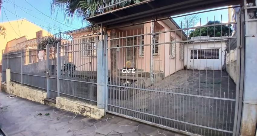 Casa Comercial Ampla Possui 6 Salas, 2 Banheiros, (2) Cozinhas, Depósito, Área D