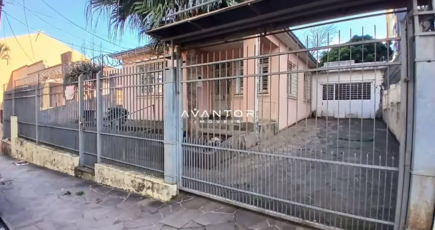 Casa comercial ampla possui 6 salas, 2 banheiros, (2) cozinhas, depósito, área d