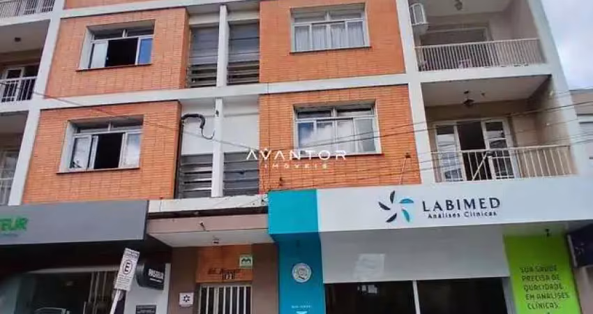 Apartamento amplo central de 4 dormitórios, sala de estar, 2 banheiros, cozinha,