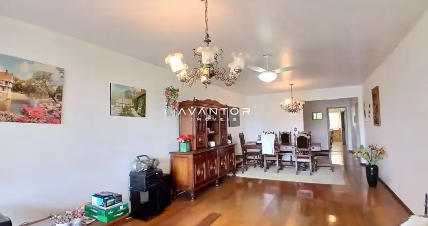 Apartamento no centro, 4 dormitórios, 1 suíte, 3 banheiros, 2 vagas de garagem