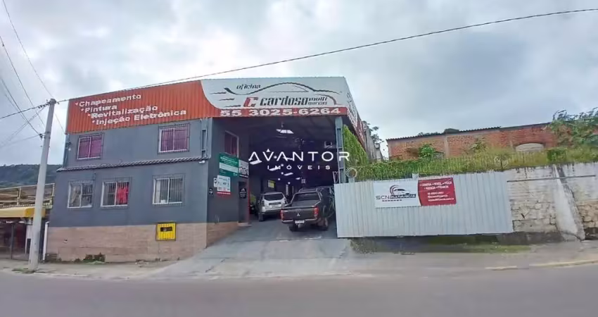 Ponto comercial de 700 m² composto por pavilhão, escritórios, banheiros, apartam