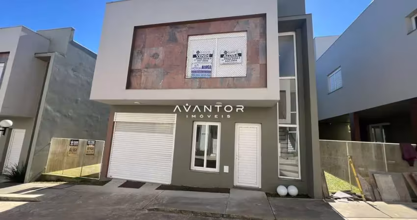 Casa duplex mobiliada, com 3 suítes, pátio e 2 vagas de garagem