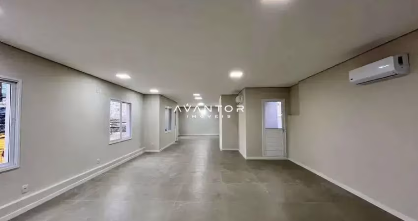 Prédio comercial, 4 salas, 4 banheiros, 2 vagas, centro
