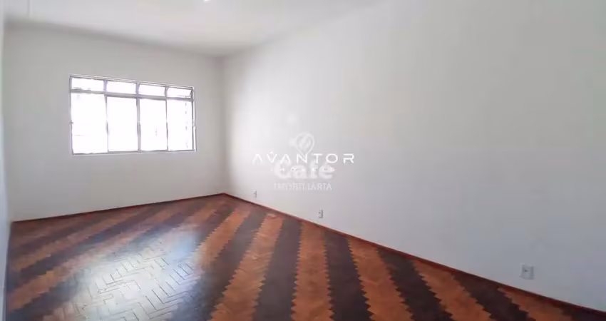 Amplo apartamento bem arejado no centro de santa maria-rs.