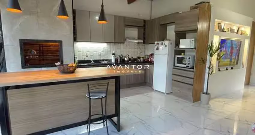 Casa com 2 dormitórios, churrasqueira e garagem para 2 carros, no bairro campest