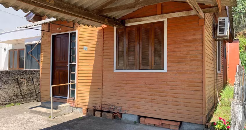 Casa mista no Jardim dos Lagos, 2 quartos, sala, cozinha e banheiro