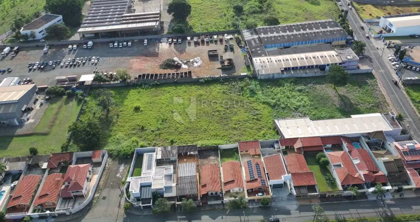 Terreno Comercial / Industrial